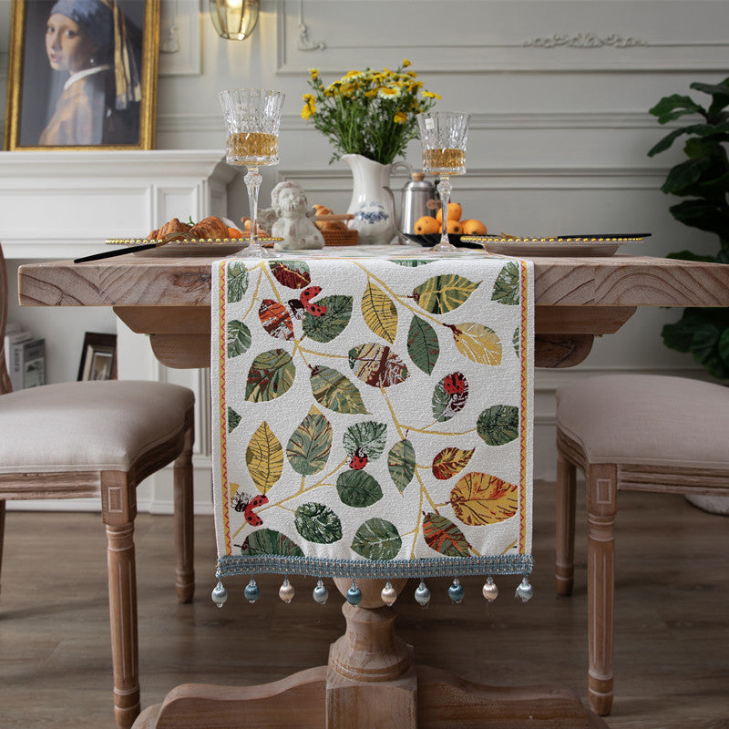 Dekorativer Blättermuster Tischläufer