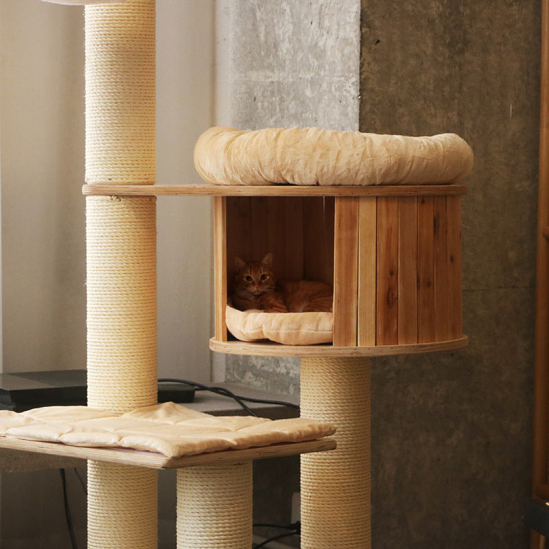 Gemütlicher Katzenbaum mit mehreren Ebenen Karnz