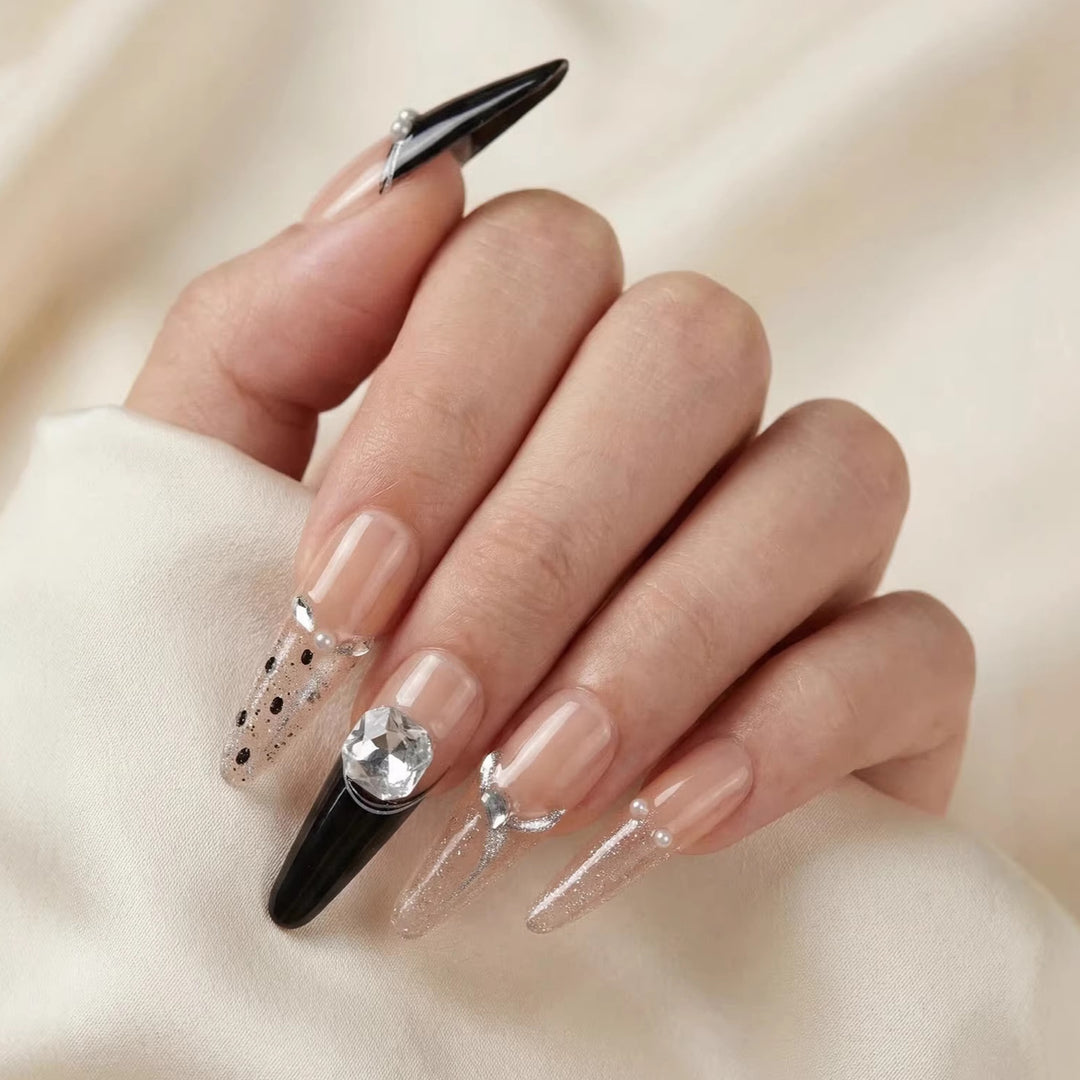 Künstlerische mit Strass veredelte Stiletto Press-On Nagelkunst Karnz