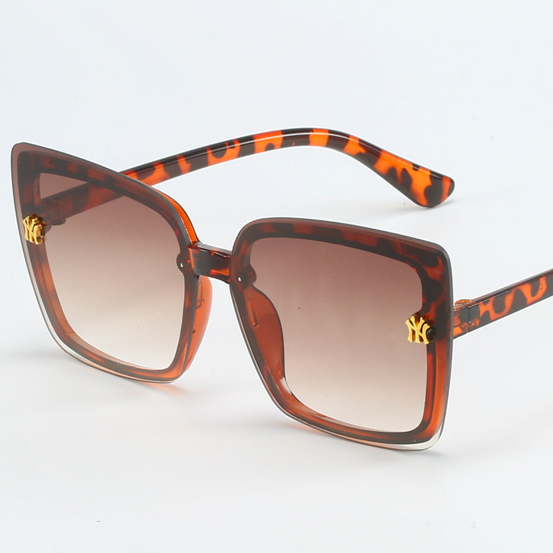Damen stilvolle quadratische Sonnenbrille mit eleganten Details Karnz