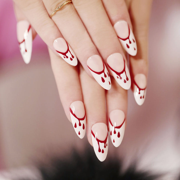 Kunstvolle Nagelverlängerungen mit kreativen Augen-Design Karnz