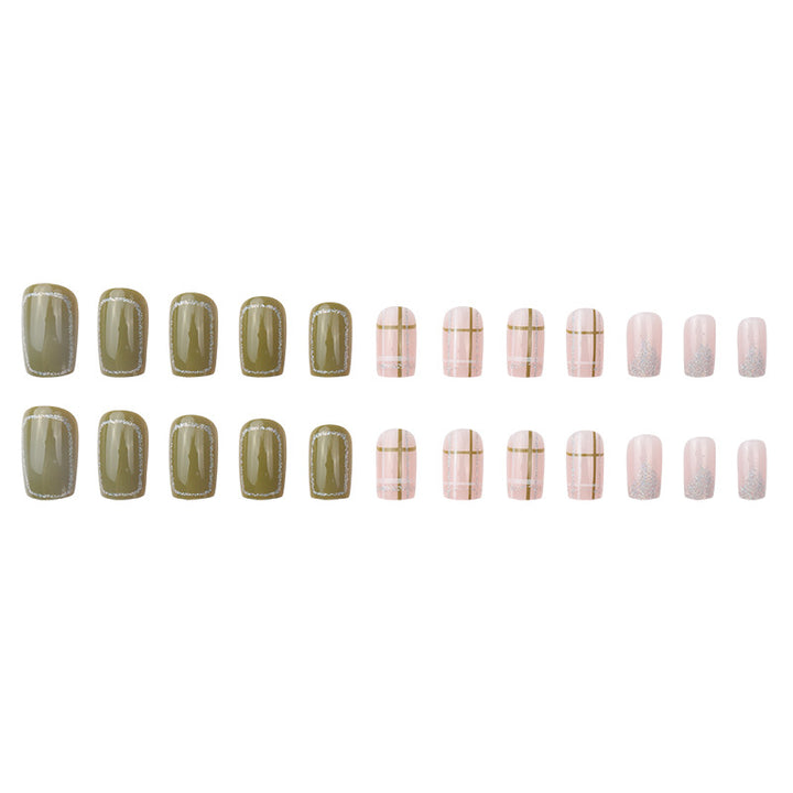 Dekorative Strass-Nagelkunst Karnz