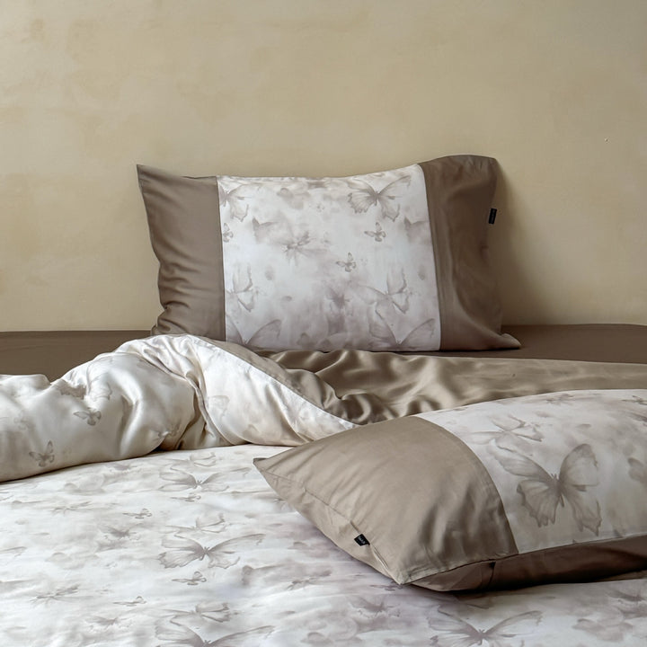 Bettbezug-Set aus Baumwollsatin mit eingewebtem Schmetterlings-Jacquard und Kontrastbordüre
