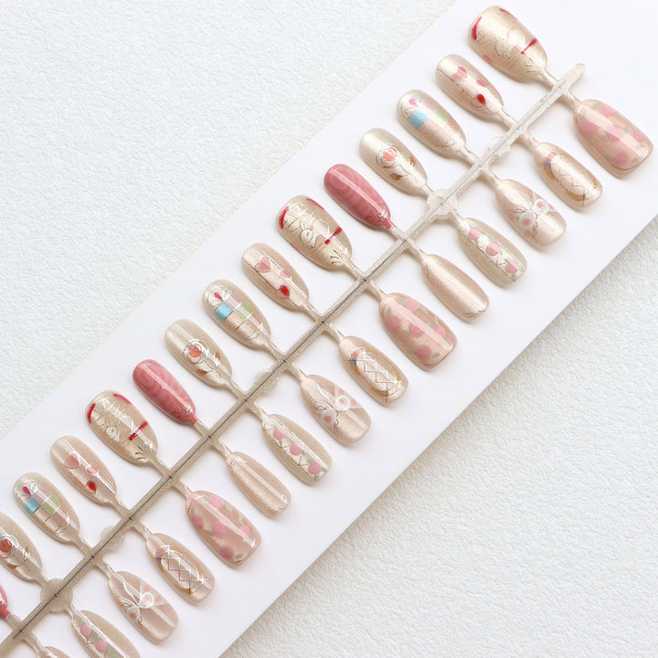 Dekoratives Press-On Nagelkunstset mit künstlerischen Designs Karnz