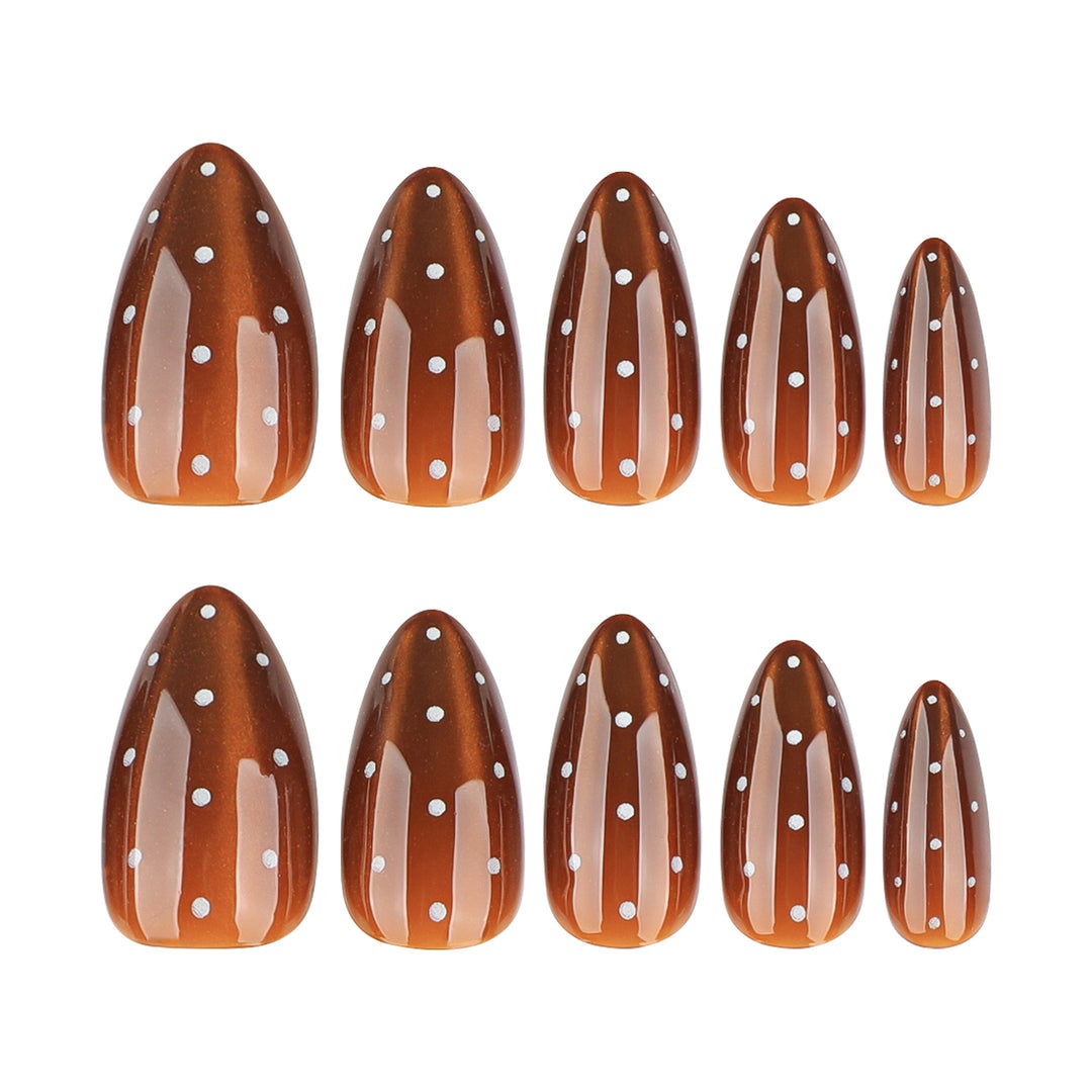 Kunstvolle Nagelverlängerungen mit glänzendem Ombre-Effekt und eleganten Punkten Karnz