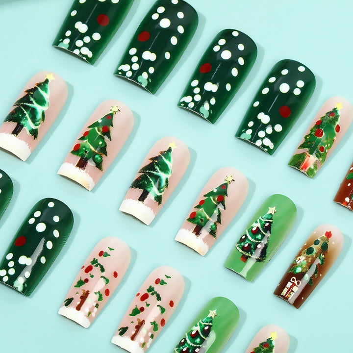 Kunstnägel im festlichen Weihnachtsdesign Karnz