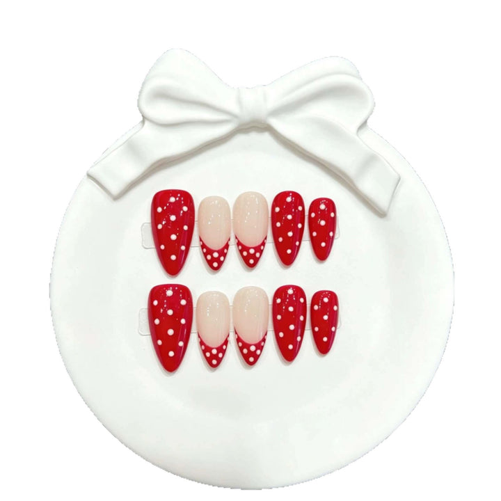 Verspieltes Press-On Nagelkunstset mit gepunktetem rotem Design