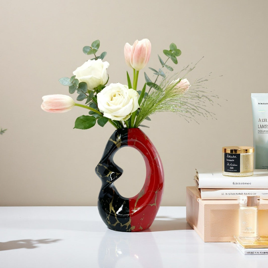Modernistische Skulptur in abstrakter Form Karnz
