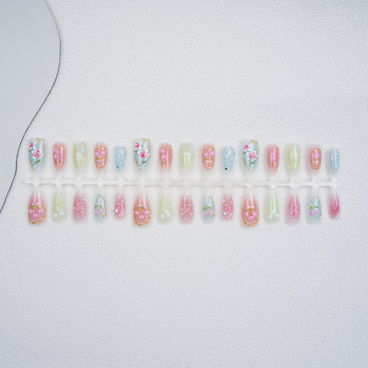 Kunstvolle Nagelsets Karnz