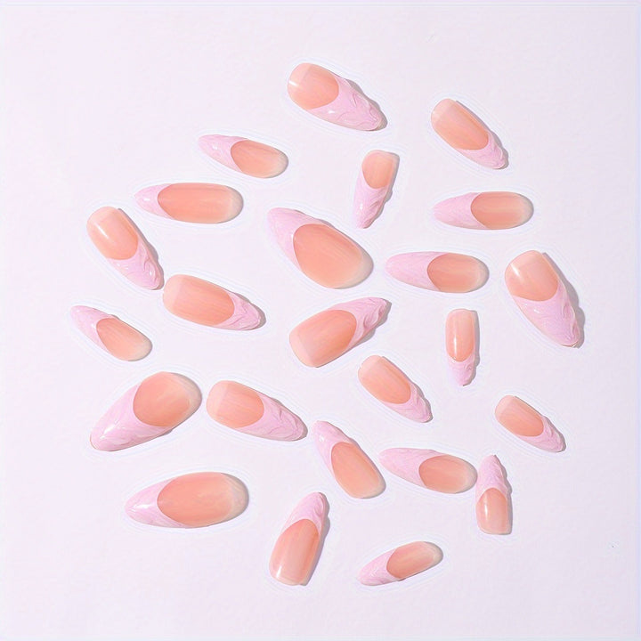Kunstnagelset mit eleganten Spitzen und filigranem Design Karnz
