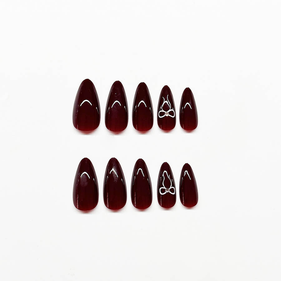 Elegante Stiletto Press-On Nagelerweiterungen Karnz