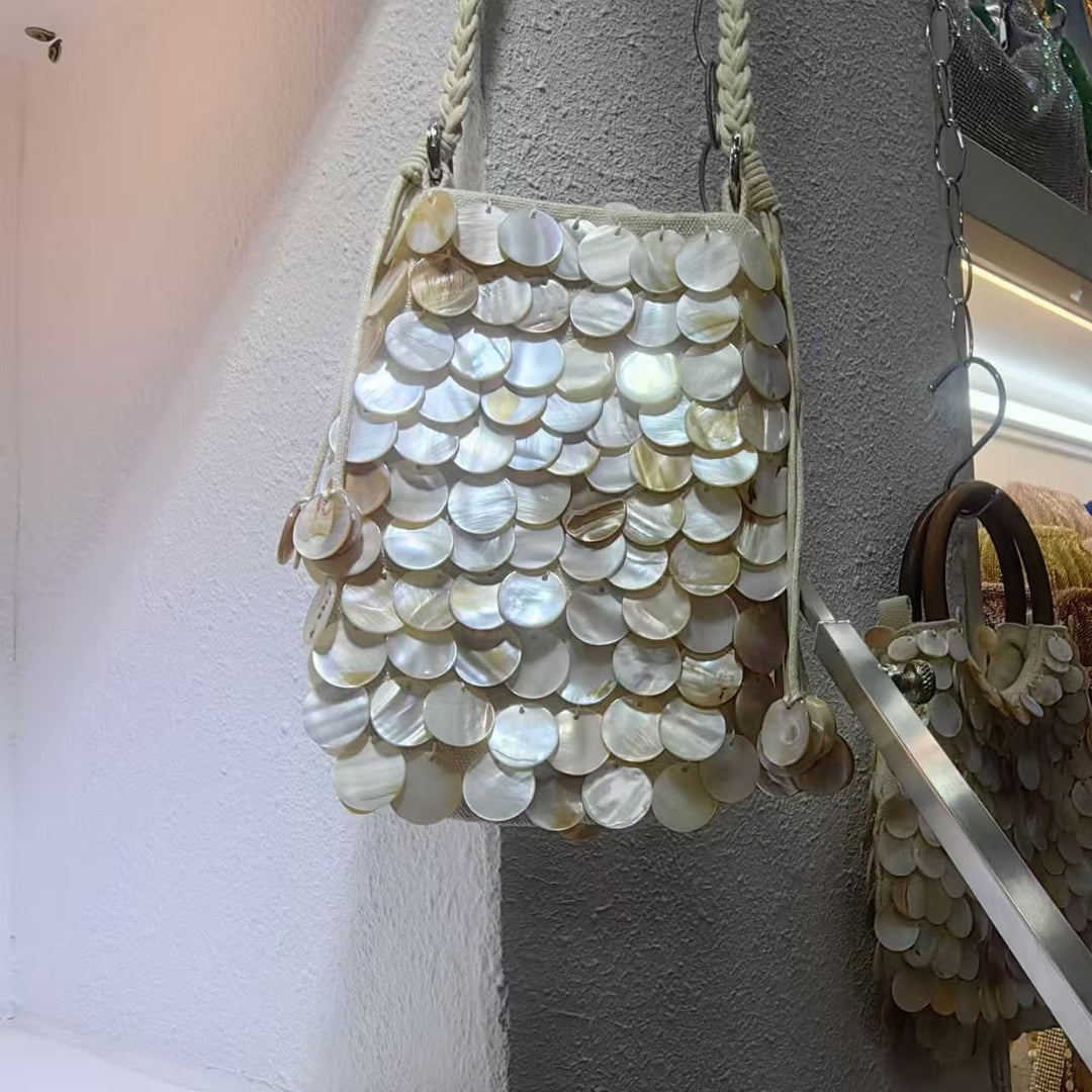 Elegante Muschel-verzierte Umhängetasche Karnz