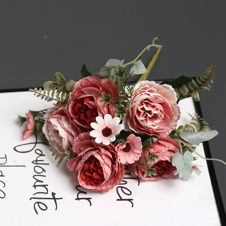 Elegante falsche Blumendekoration