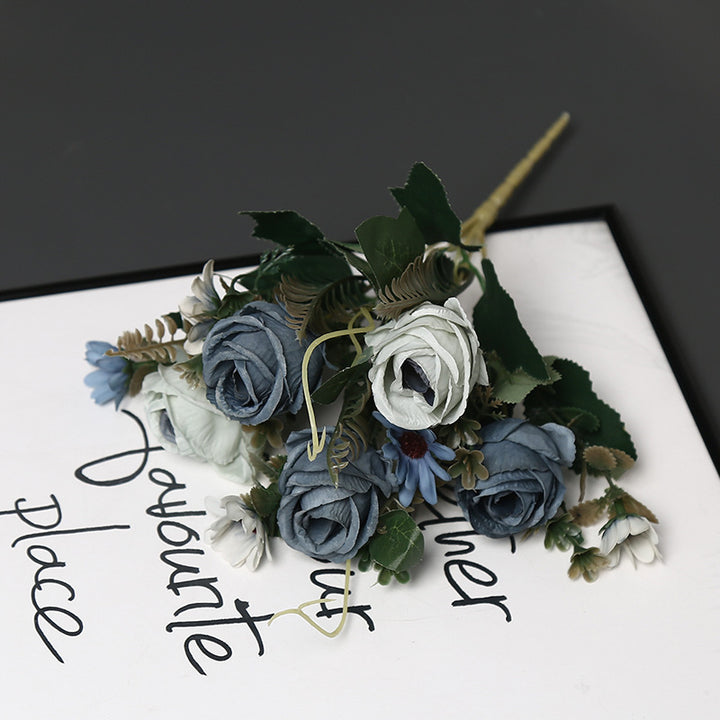 Dekorative Blumenarrangement für Tischdisplay