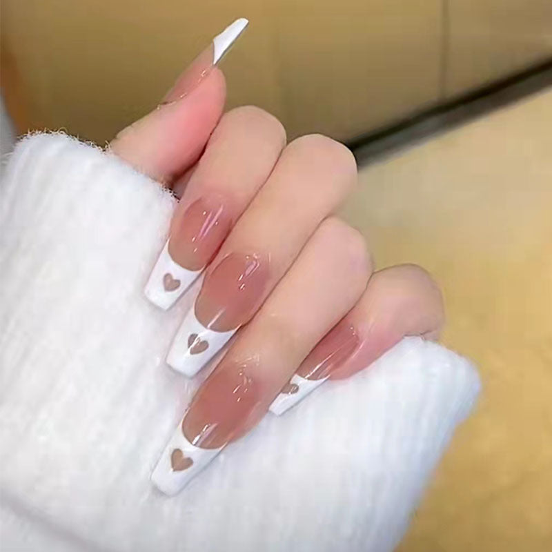 Kunstfingernägel mit Stilvollem Herz- und Ombre-Design Karnz
