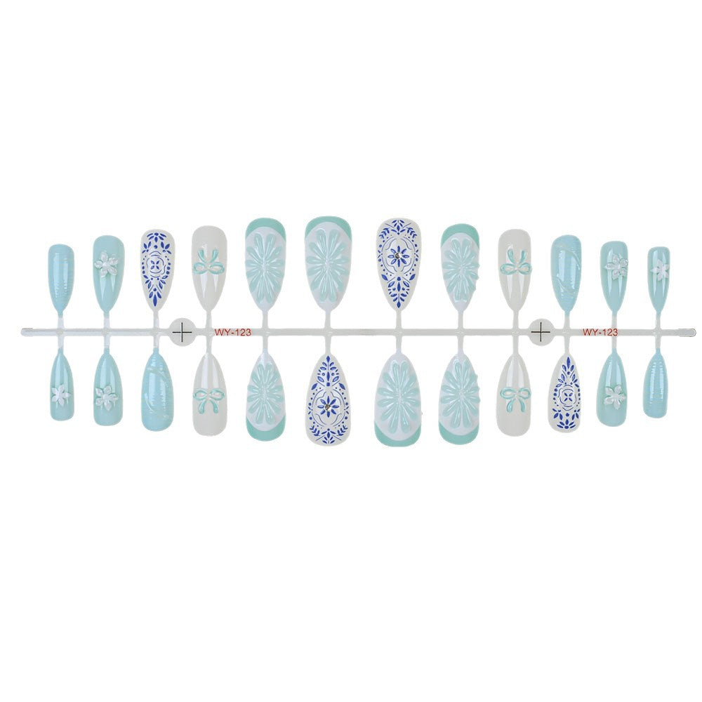 Elegantes Floral-Design Press-On Nagelset Karnz