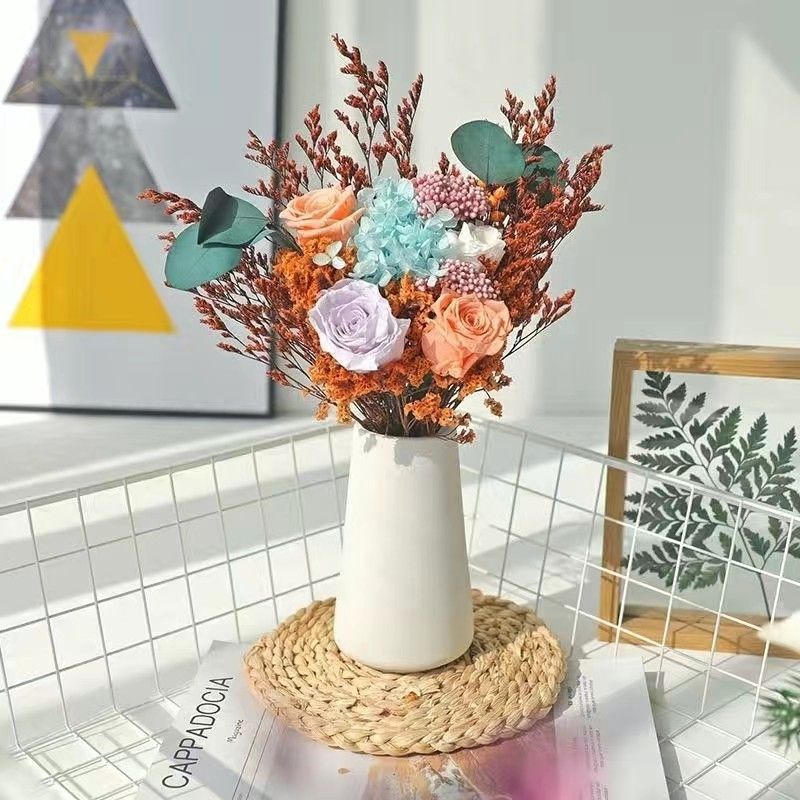 Elegante dekorative Schein- Blumenanordnung