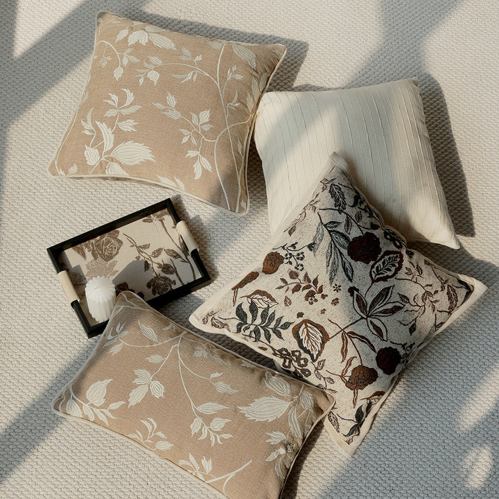 Elegantes und stilvolles Dekorationskissen mit floraler Stickerei