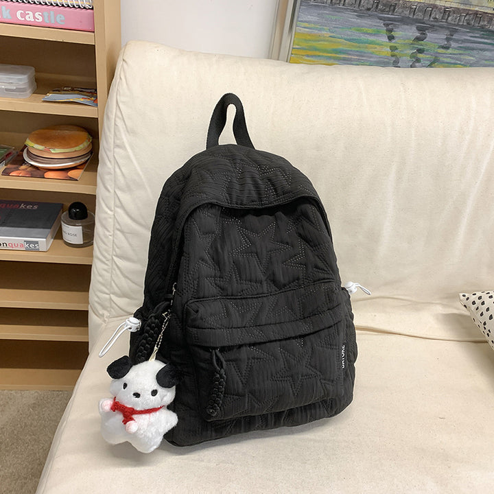 Gepolsterter Rucksack mit dekorativem Anhänger Karnz