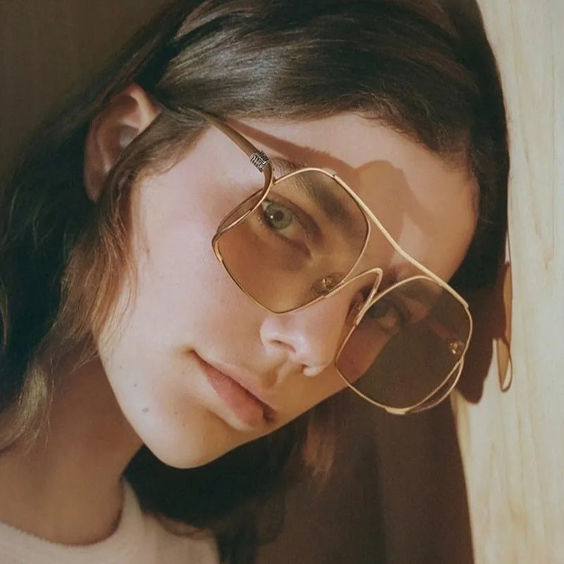 Damen geometrische Sonnenbrille mit schmalem Metallrahmen und braunen Gläsern Karnz