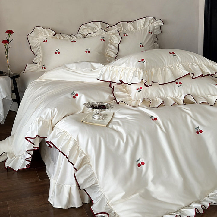 Luxus-Bettwäsche-Set aus Baumwollsatin mit Rüschen und Kirschenstickerei