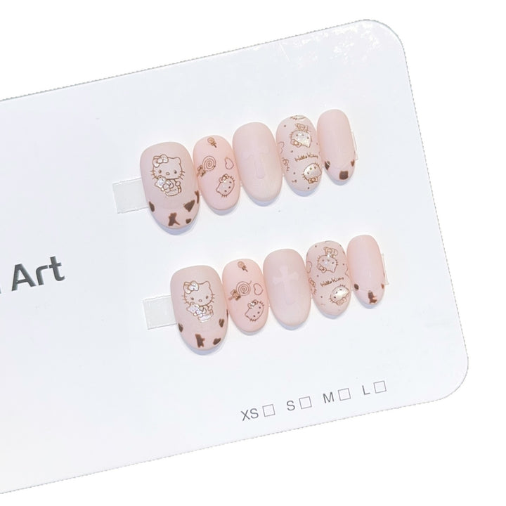 Kunstnagelset mit Verspieltem Hello Kitty Motiv Karnz