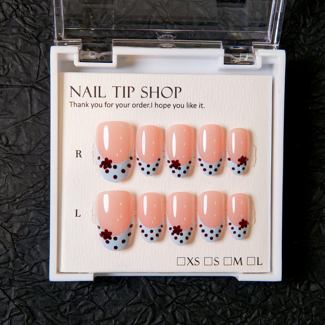 Dekorative Press-On Nageltips mit Blumenmustern