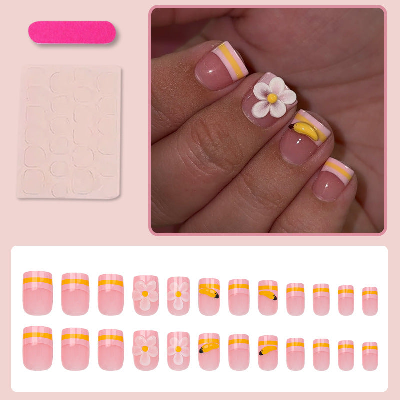 Kunstnagelset mit verspielten Blumen- und Fruchtmotiven Karnz