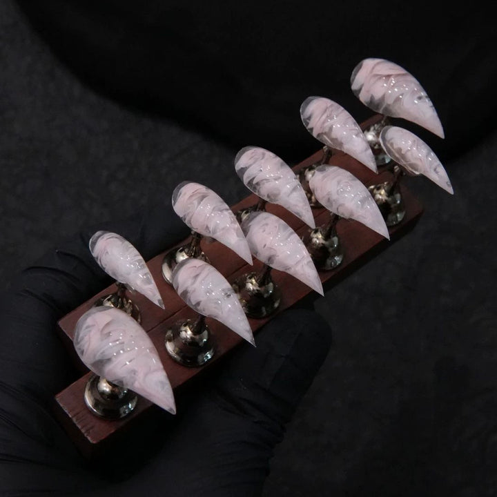Elegante Stiletto Press-On Nagelset mit künstlerischem Wirbel-Design