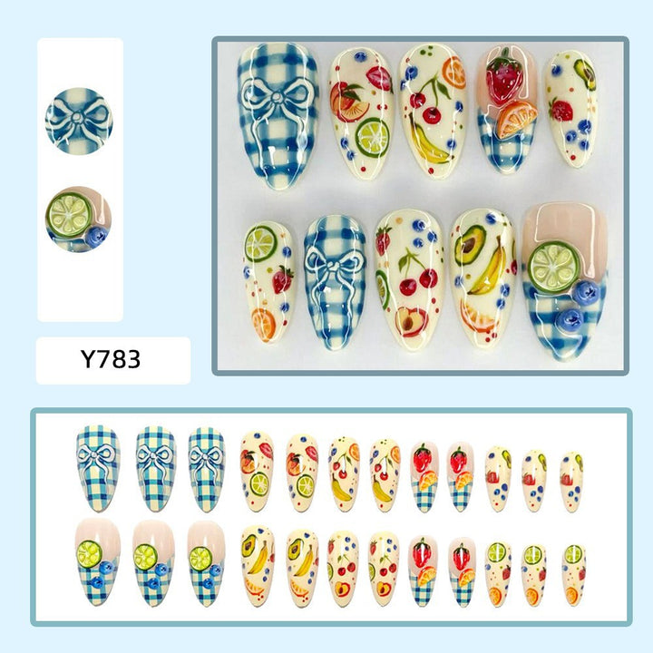 Kunstvoller Nagelspitzen Set mit Blattakzenten Karnz