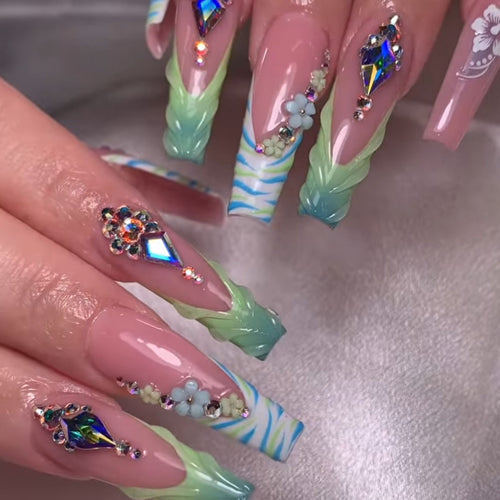 Glamouröse 3D Blumeneffekt Press-On Nagelverlängerungen Karnz