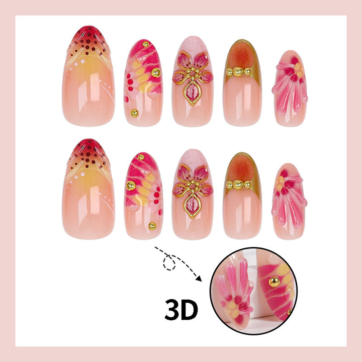 Kunstnagelset mit floralen Akzenten und funkelnden Details Karnz
