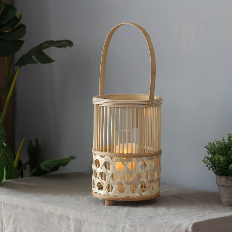 Handgefertigte Laterne aus Rattan Karnz