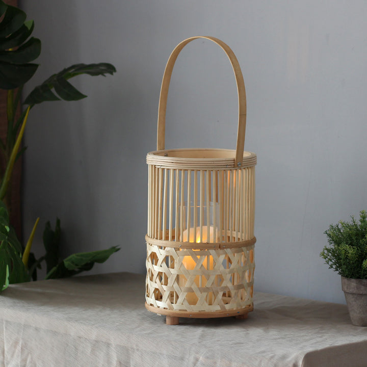 Handgefertigte Laterne aus Rattan Karnz