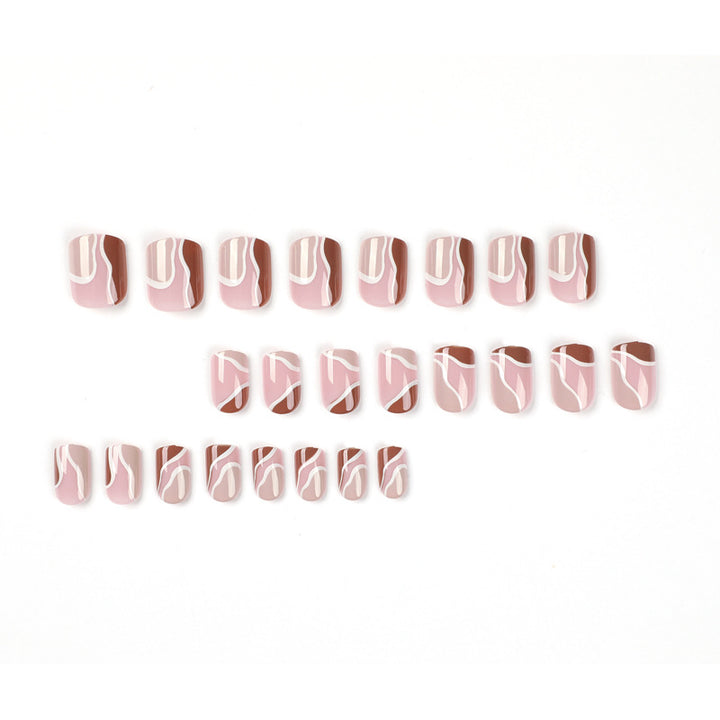 Elegante Nagelkunst mit geometrischem Design Karnz