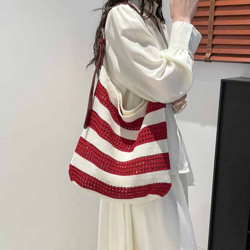Gestreifter Woven Slouchy Tote