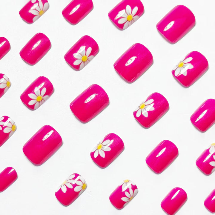 Kunstnägel mit Floralen Motiven Karnz