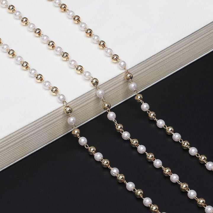 Eleganter herzförmiger Perlenkette Brillenhalter Karnz