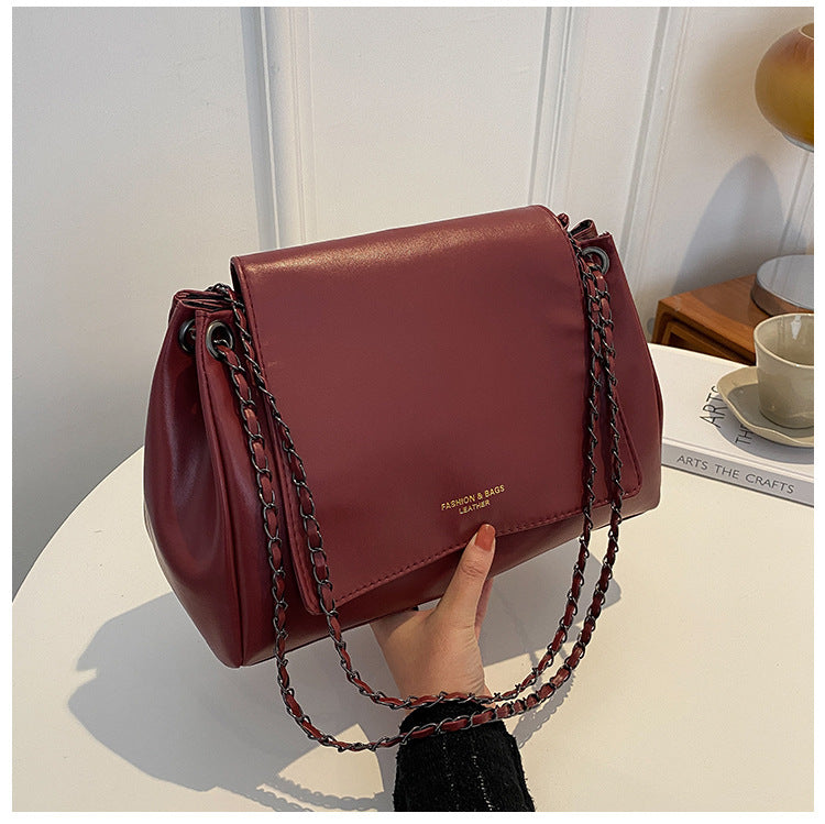 Elegante Schulterhandtasche mit Ketten-Detail