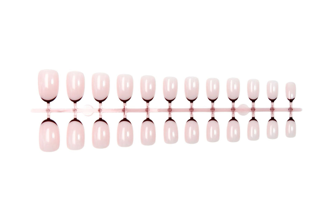 Kunstnagelset mit eleganten French-Spitzen und trendigem Design Karnz
