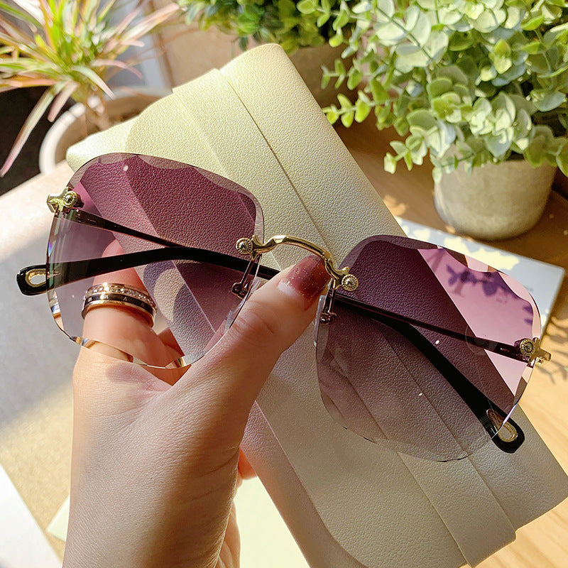 Damen modische Flügelsonnenbrille mit hochwertigem Metallrahmen Karnz