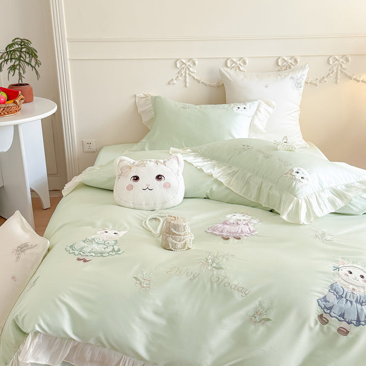 Satin-Bettwäscheset mit Rüschen und Katzenstickerei