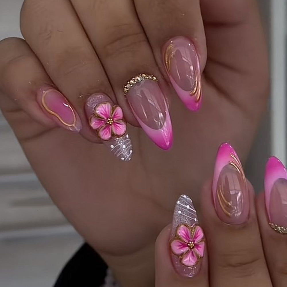 Kunstvolle Nagelverlängerungen mit Floralem Design Karnz
