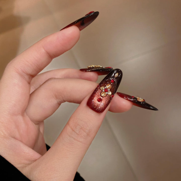 Glamouröse und Künstlerische Nagelspitzen Karnz