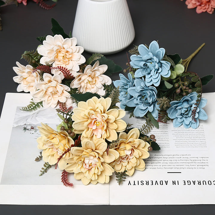 Dekorative Blumenarrangement für die Innendekoration