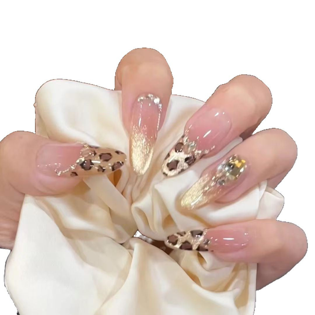 Kunstnägel mit Elegantem Leoparden-Design und Glitzer-Effekten Karnz