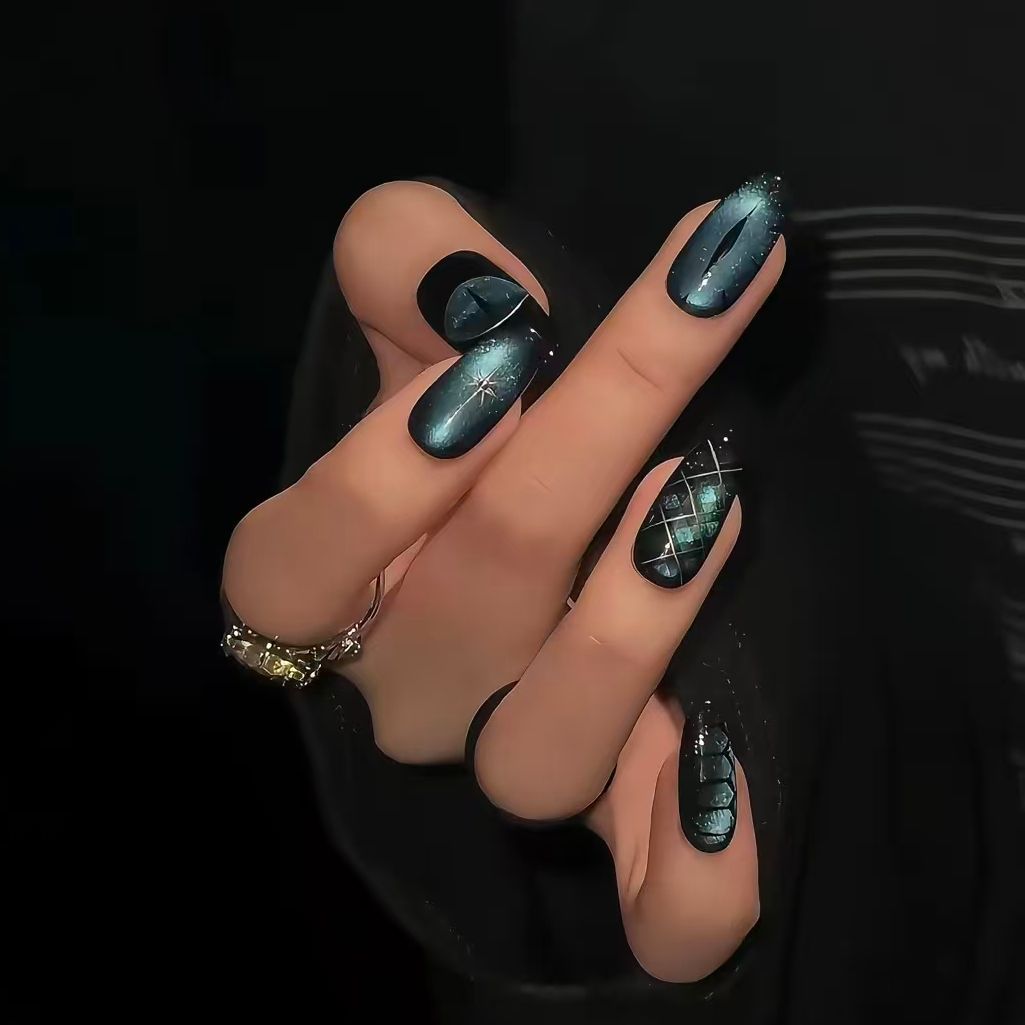 Dekorative Nagelkunst Karnz