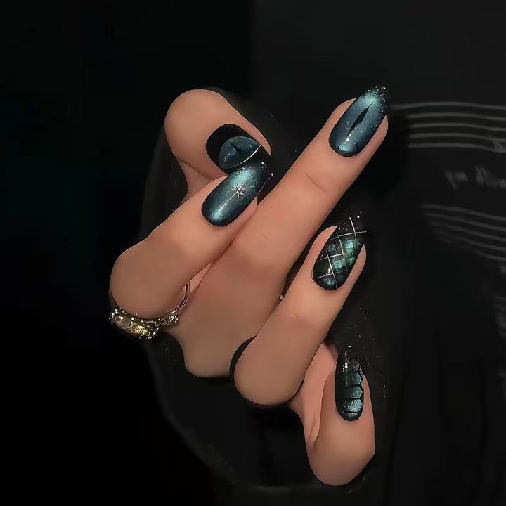 Dekorative Nagelkunst Karnz