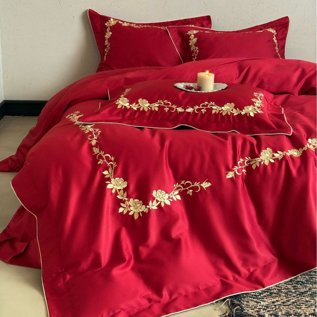 Luxuriöses Satin-Bettwäsche-Set mit floraler Goldstickerei und feiner Paspelierung