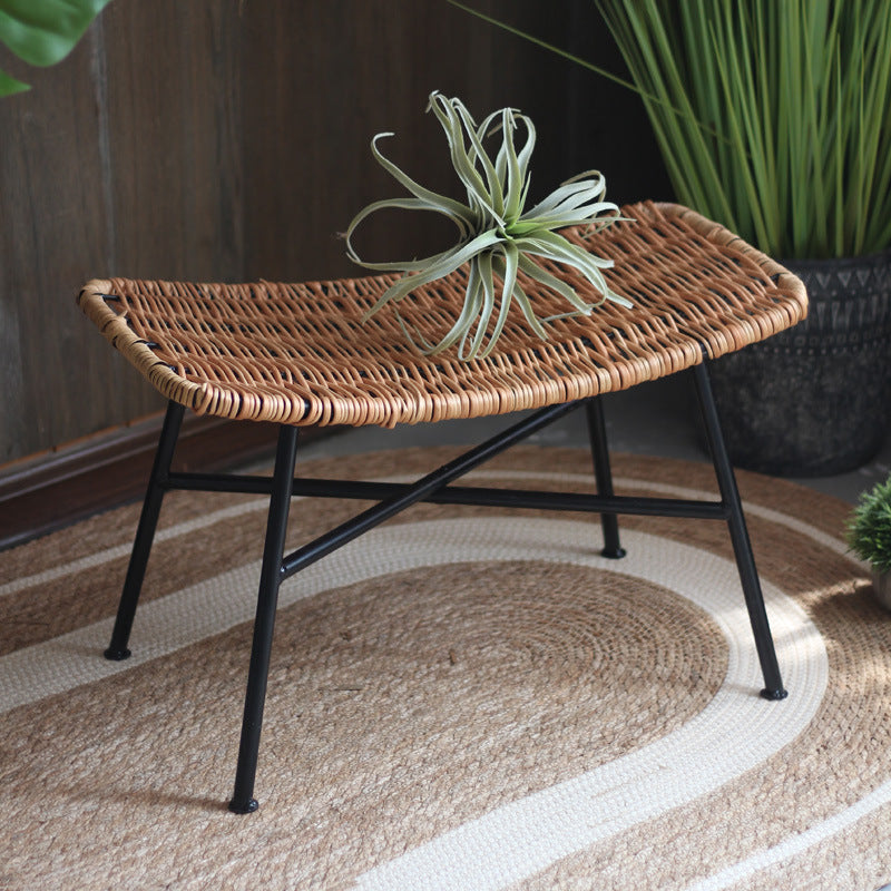 Moderner Hocker aus geflochtenem Rattan Karnz